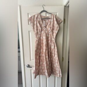 Brand New Women's boutique Floral Pink and White Dress